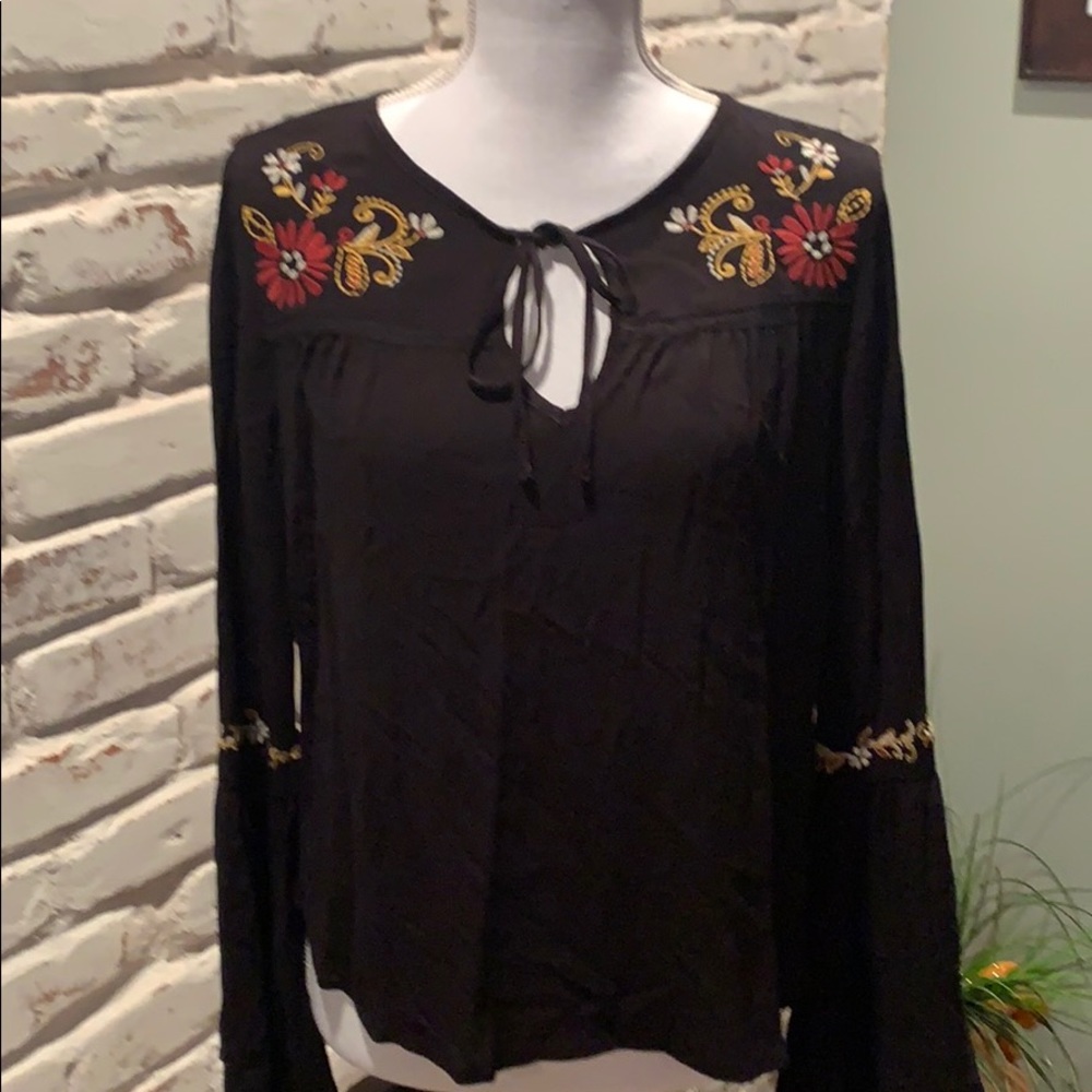 Long sleeve embroidered flower